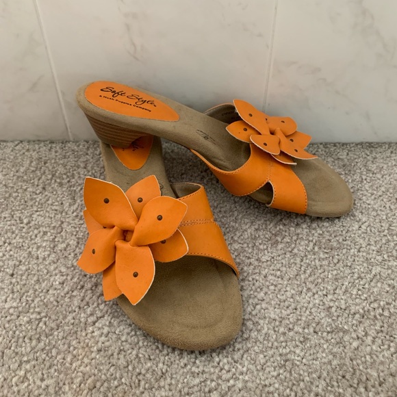 🎉HP🎉NWOT Women’s Super Cute Sandals🎉 - Picture 4 of 8